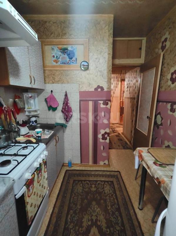 Продаётся теплая 2-х комнатная квартира, планировка распашонка, по ул. - Орск