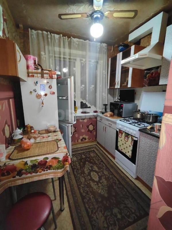 Продаётся теплая 2-х комнатная квартира, планировка распашонка, по ул. - Орск