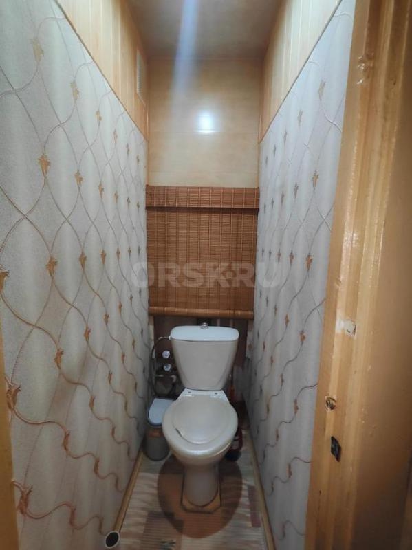 Продаётся теплая 2-х комнатная квартира, планировка распашонка, по ул. - Орск