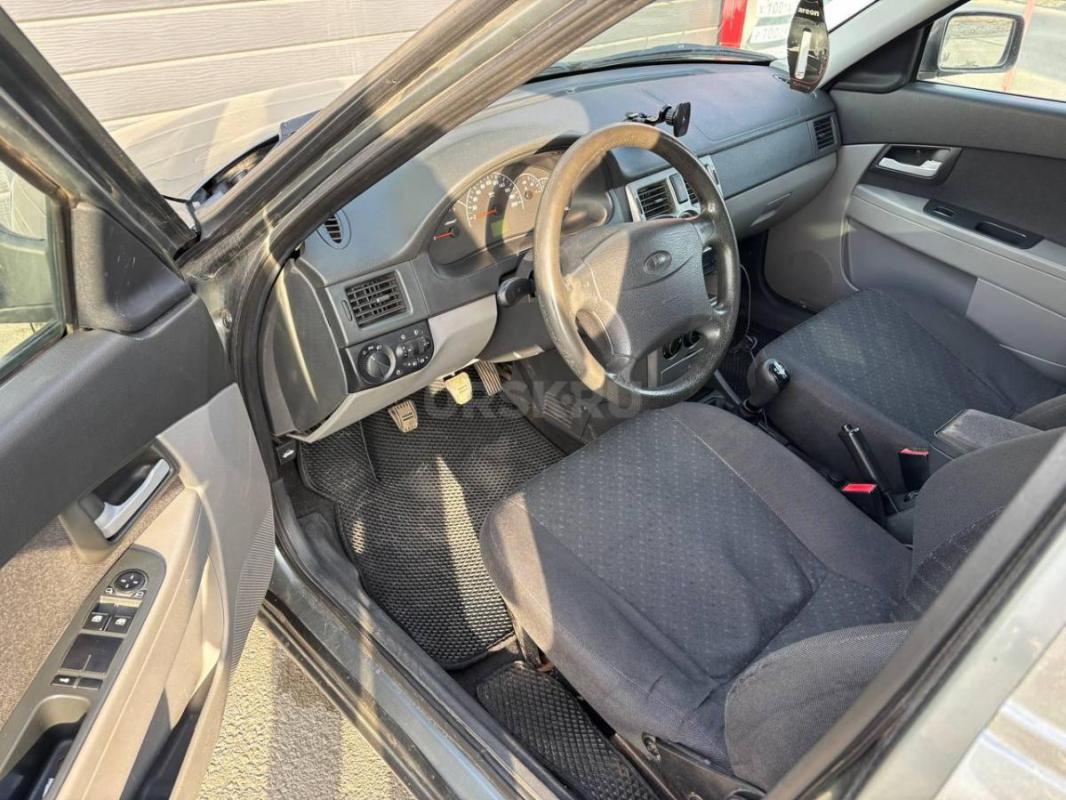 LADA Priora хетчбэк 2011 года выпуска с двигателем объёмом 1.6 л. - Орск