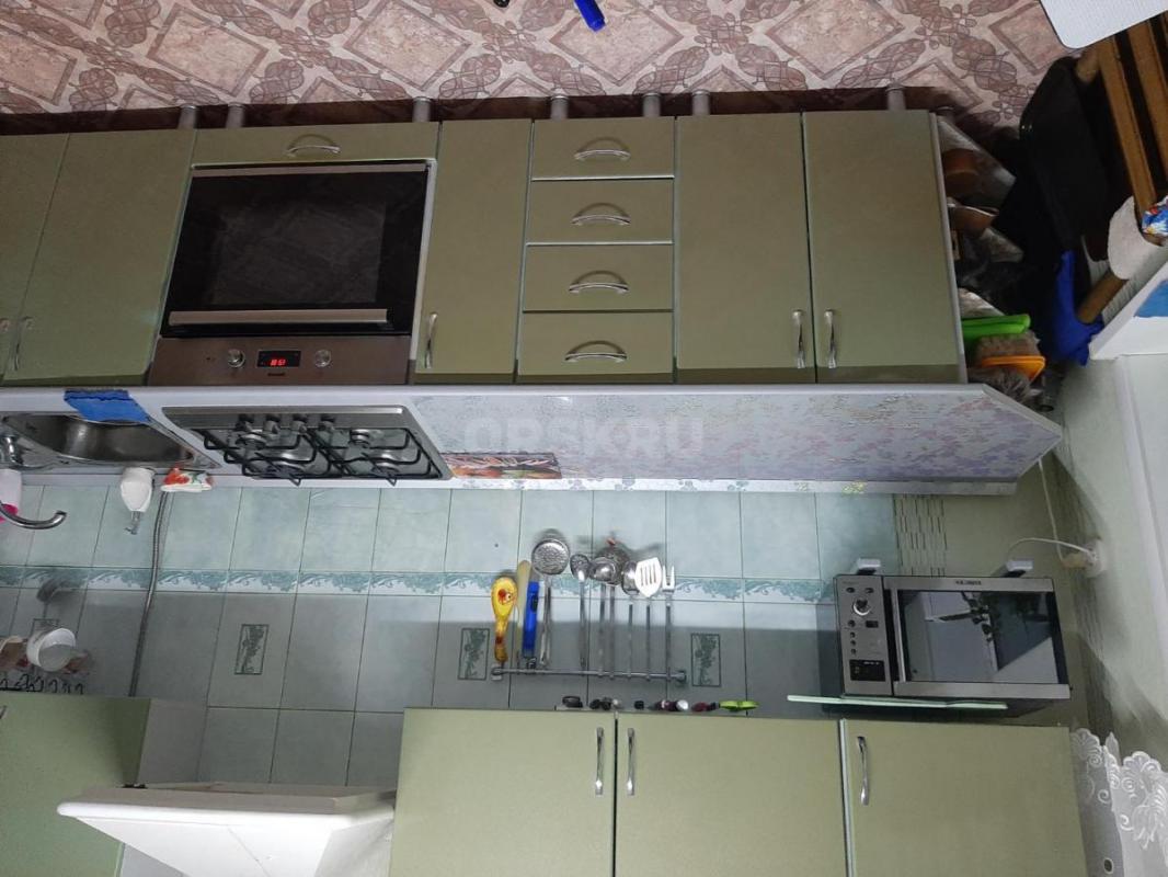 Продам кухонный гарнитур,длинна 3,45,в комплекте мойка,вытяжка,варочна панель,духовой шкаф &quot - Орск