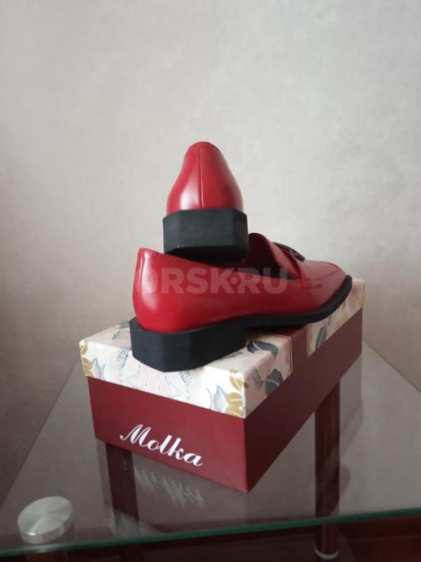 продам новые женские туфли из натуральной кожи ,38 размер,цвет фактически сочно вишнево красный - Орск