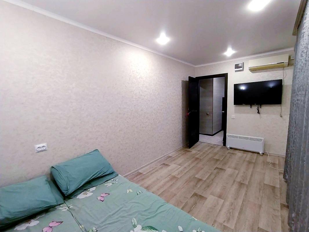 ПРОДАËТСЯ 2-Х КОМНАТНАЯ КВАРТИРА, В ЦЕНТРЕ ГОРОДА, НА 2 - ЭТАЖЕ, 5 - ТИ ЭТАЖНОГО КИРПИЧНОГО ДОМА, СО - Новотроицк