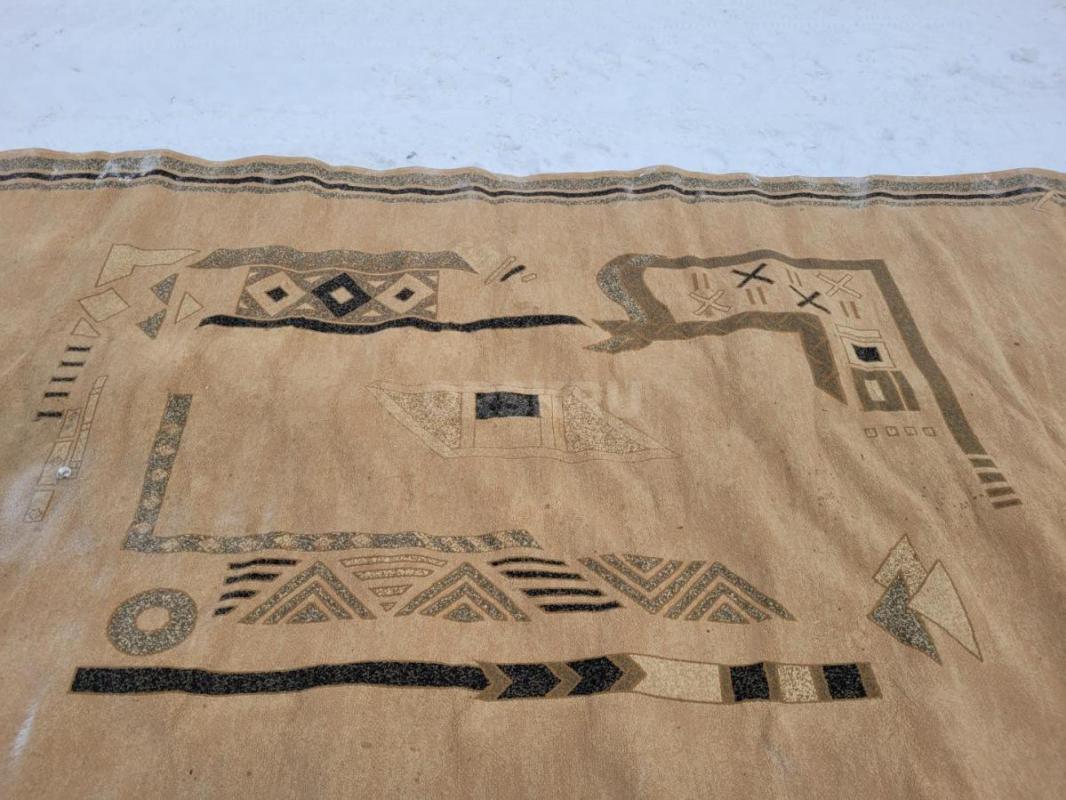 продам ковер чистый пользовались мало 5 м 2. 5 - Орск