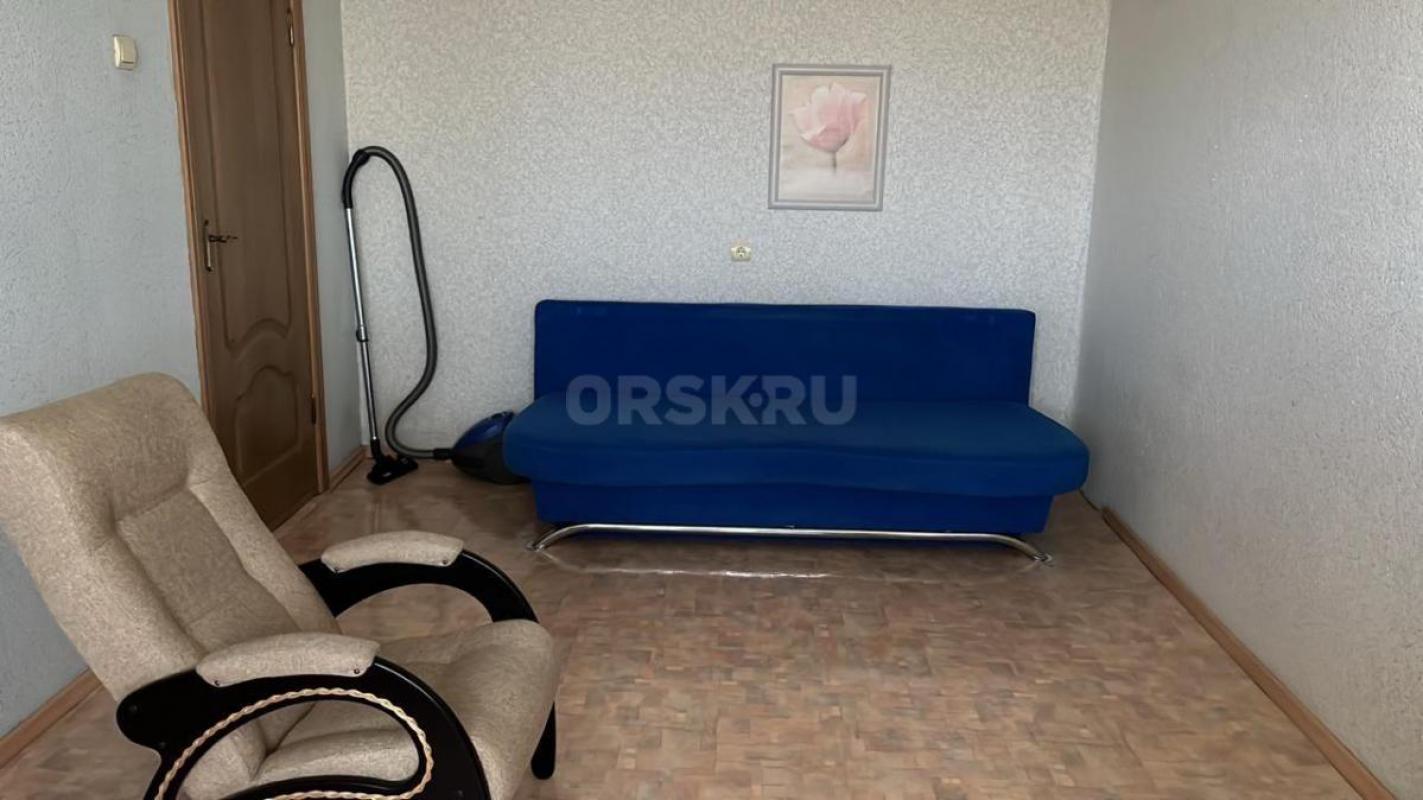Сдам в аренду мебелированную квартиру на кольце трамвая #4, напротив гипермаркета Лента. - Орск