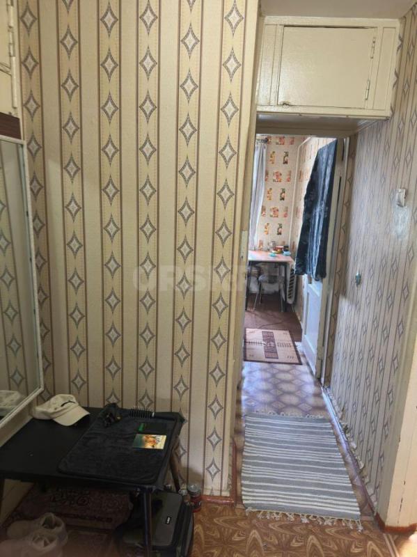 Продам 1 комнатную квартиру. 5/5 этаже кирпичного дома.
1-ый этаж дома магазин 
Дом кирпичный. - Орск