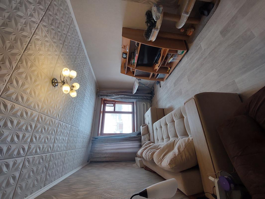 Продам 2-комнатную квартиру или обменяю на 1-комнатную+900000 рублей доплата, по адресу: г. - Новотроицк