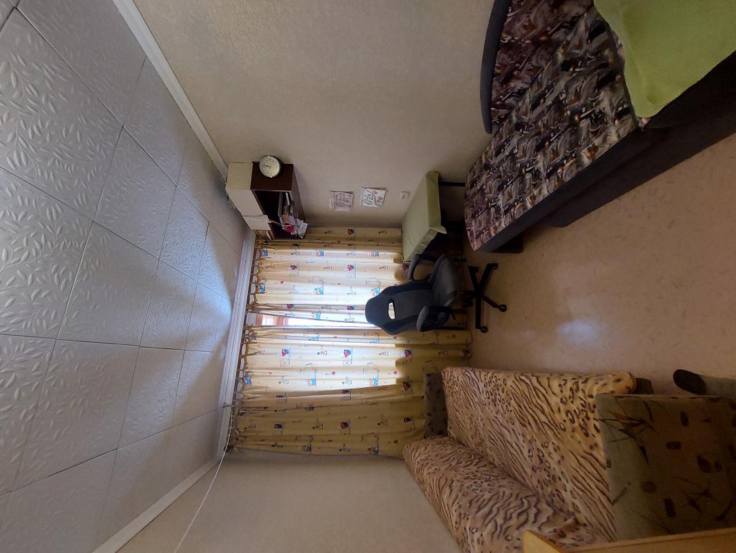 Продам 2-комнатную квартиру или обменяю на 1-комнатную+900000 рублей доплата, по адресу: г. - Новотроицк