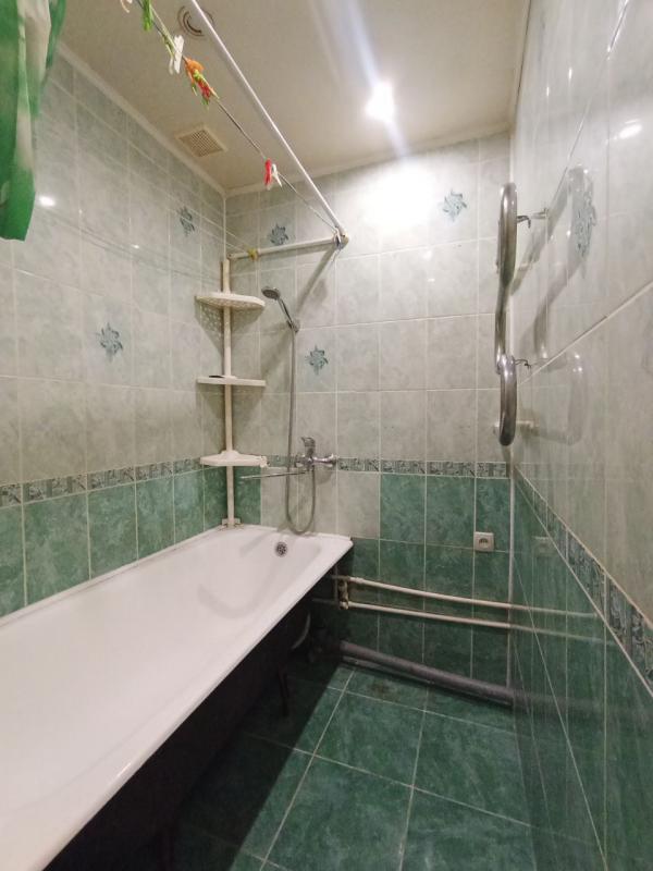 Продается 2-комнатная квартира по адресу:  г. - Новотроицк