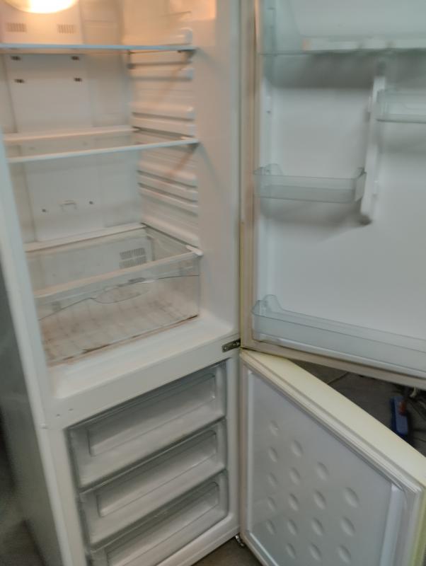 Продам холодильник Самсунг RL34ECSW. - Новотроицк