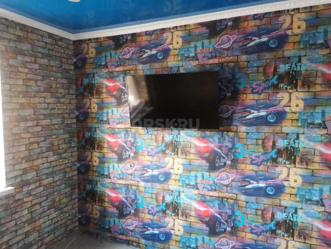 Продам 3к кв улучшенный планировки на остановке "Рябинушка",2 этаж, с развитой инф - Орск