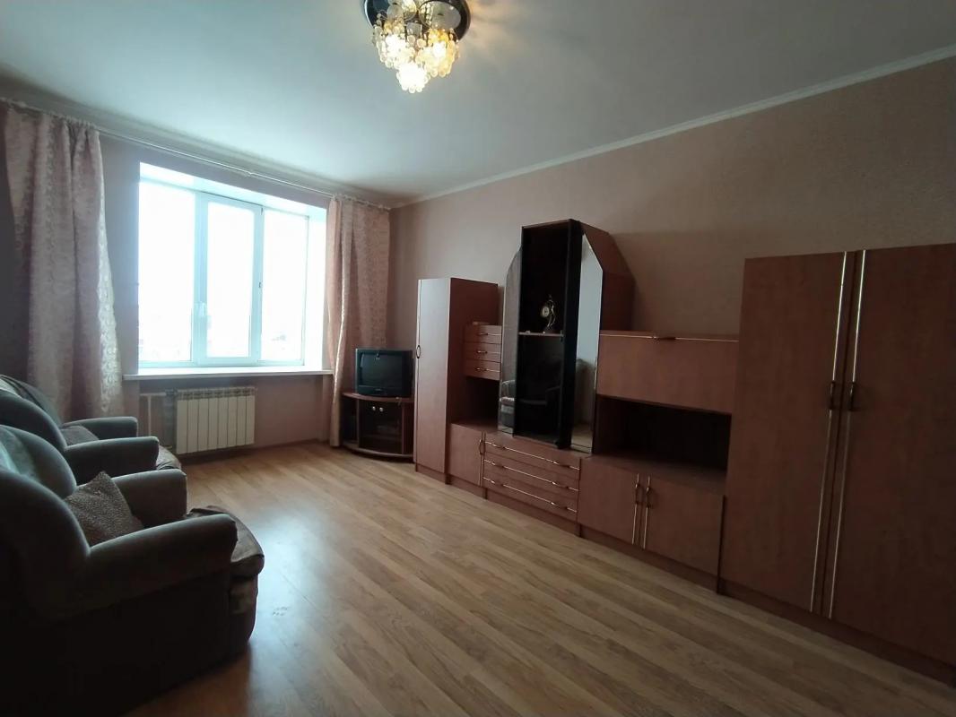 КОМНАТНАЯ КВАРТИРА, В ОДНОМ ИЗ ЭЛИТНЫХ ДОМОВ СТАРОГО ТИПА, 
ПО АДРЕСУ : Г. - Новотроицк