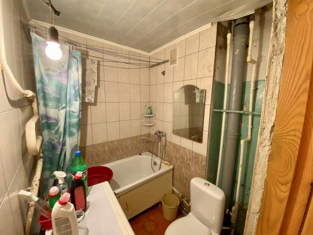 Продается тёплая 1-к квартира, по адресу Комарова 8а, на 3 этаже четырехэтажного блочного дома. - Новотроицк