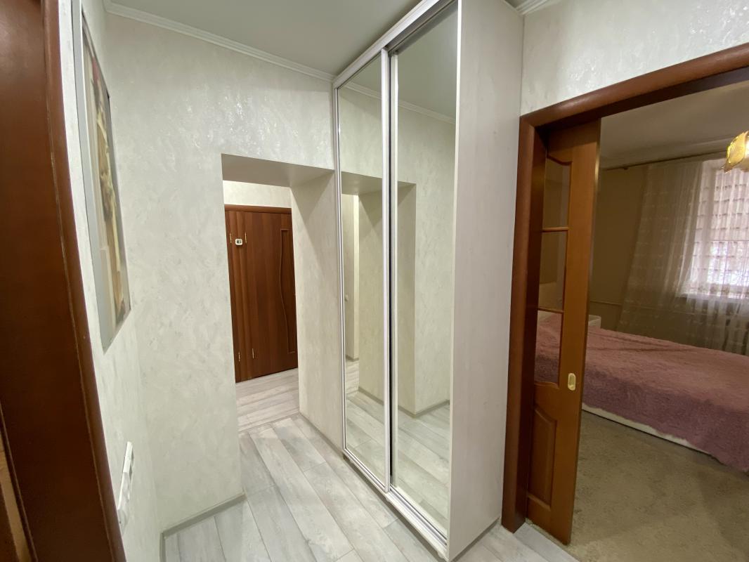 Продается отличная, просторная трехкомнатная квартира для большой семьи и комфортного проживания! - Новотроицк