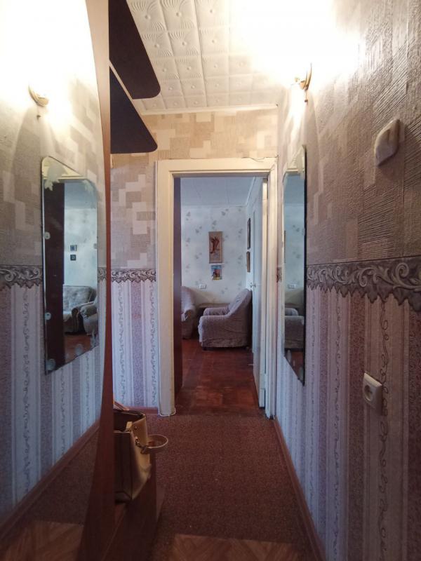 Продается  2-комнатная квартира по адресу:  г. - Новотроицк