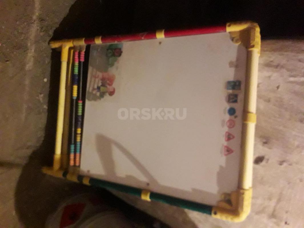 Мольберт детский двухсторонний, бу, без пенала, загрязнение, см. - Орск