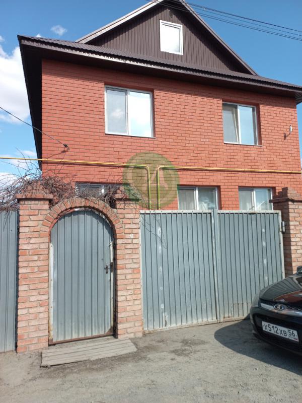 Продается уютный, двух этажный дом по ул. - Орск