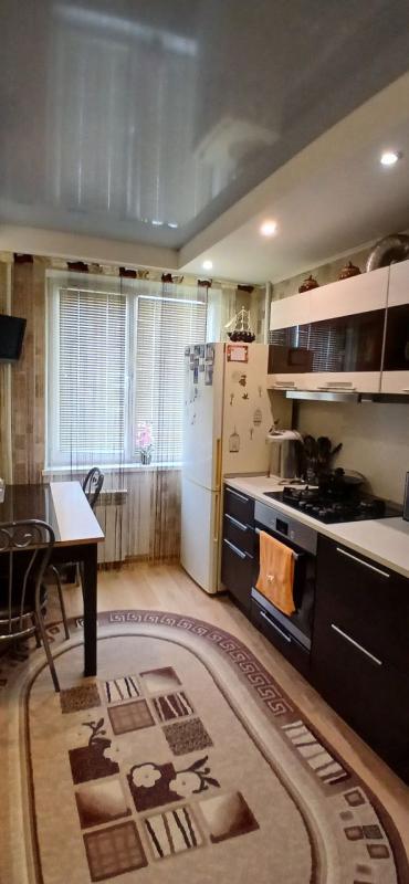 Обратите  внимание  продается шикарная  3-комнатная квартира 4/5 этаж ,
по адресу: г. - Новотроицк