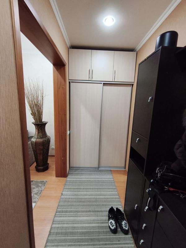 Продается 2-комнатная квартира по адресу: г. - Новотроицк