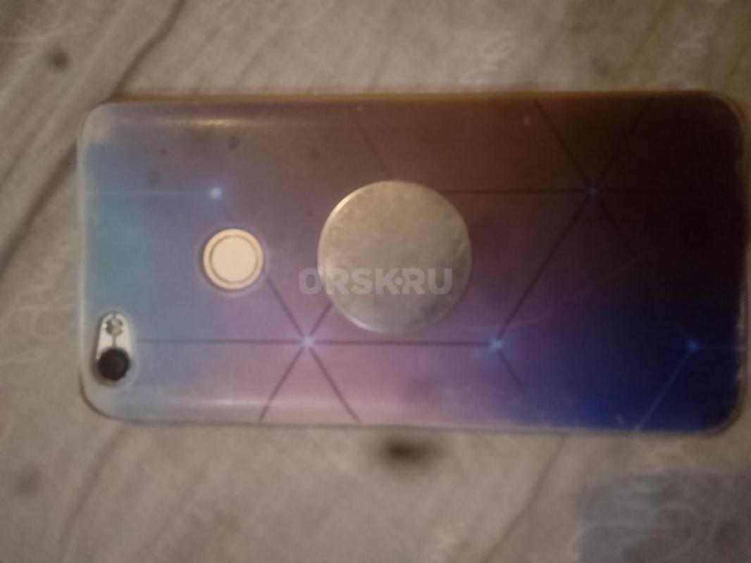 Продам телефон, в около идеальном состоянии, без дефектов, в комплекте новое защитное стекло, чехол, - Орск