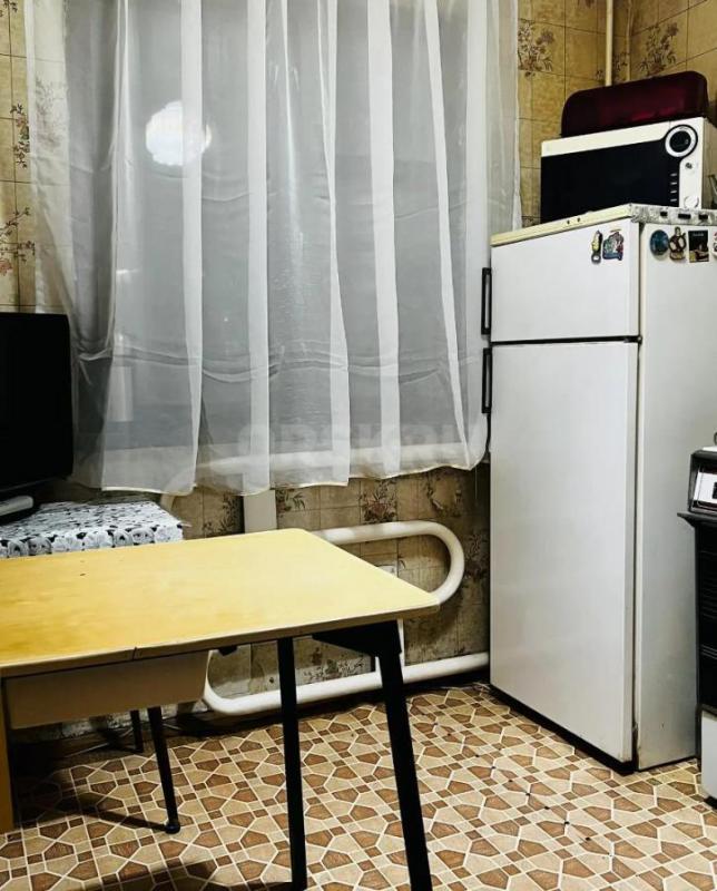 Сдам 2-х комнатную квартиру на длительный срок , 2-й этаж в 5-и этажном доме, районе ост. - Орск