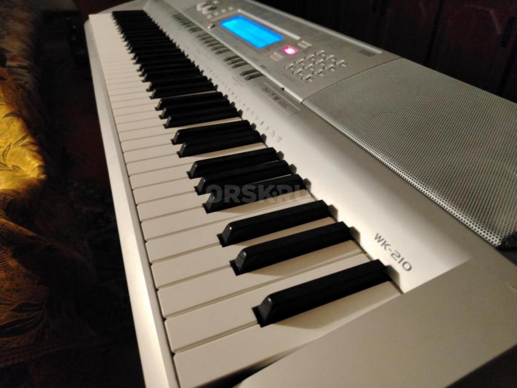 Продаётся синтезатор WK210. 76 полноценных клавиш, для занятия творчеством. 200 стилей, 600 звуков. - Орск
