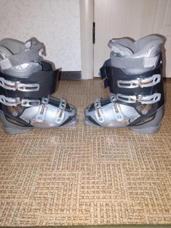 Продам в идеальном состоянии горнолыжные ботинки nordica 25 размер, все крепления и колодка целые. - Орск