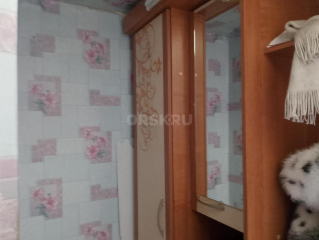 Сдается квартира 5/5, Комарова 20, рядом женская консультация, магазины,школы,дет.сады,парк Северный - Орск