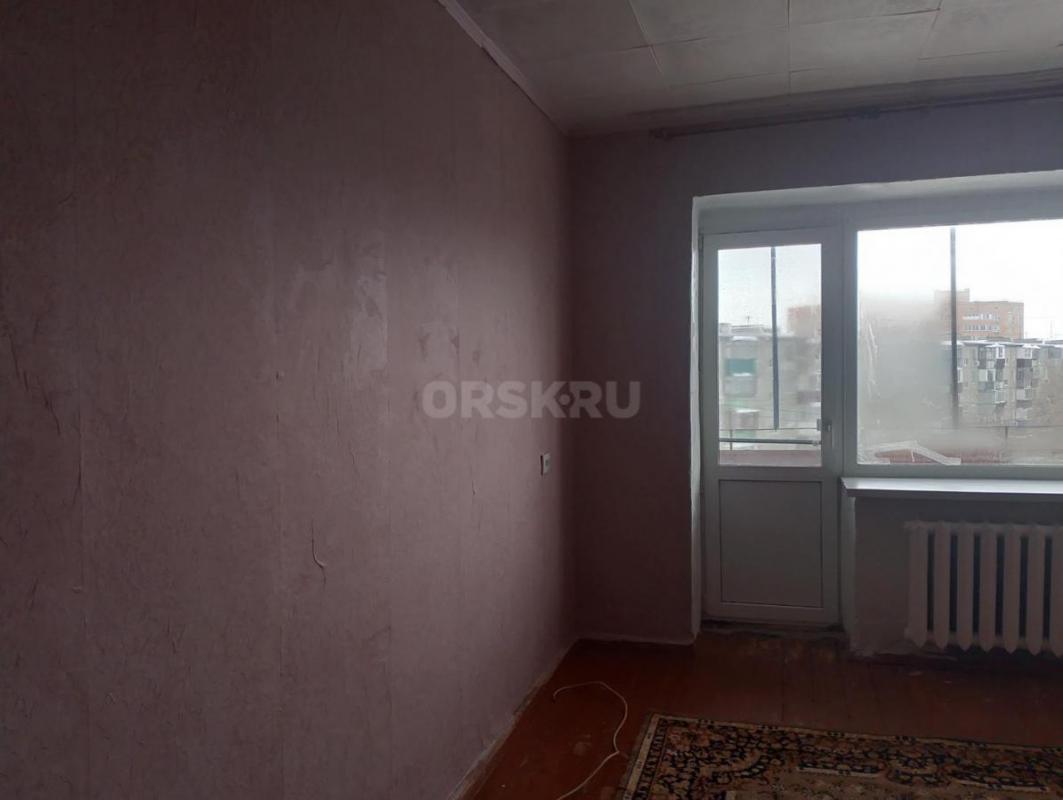 Сдается квартира 5/5, Комарова 20, рядом женская консультация, магазины,школы,дет.сады,парк Северный - Орск