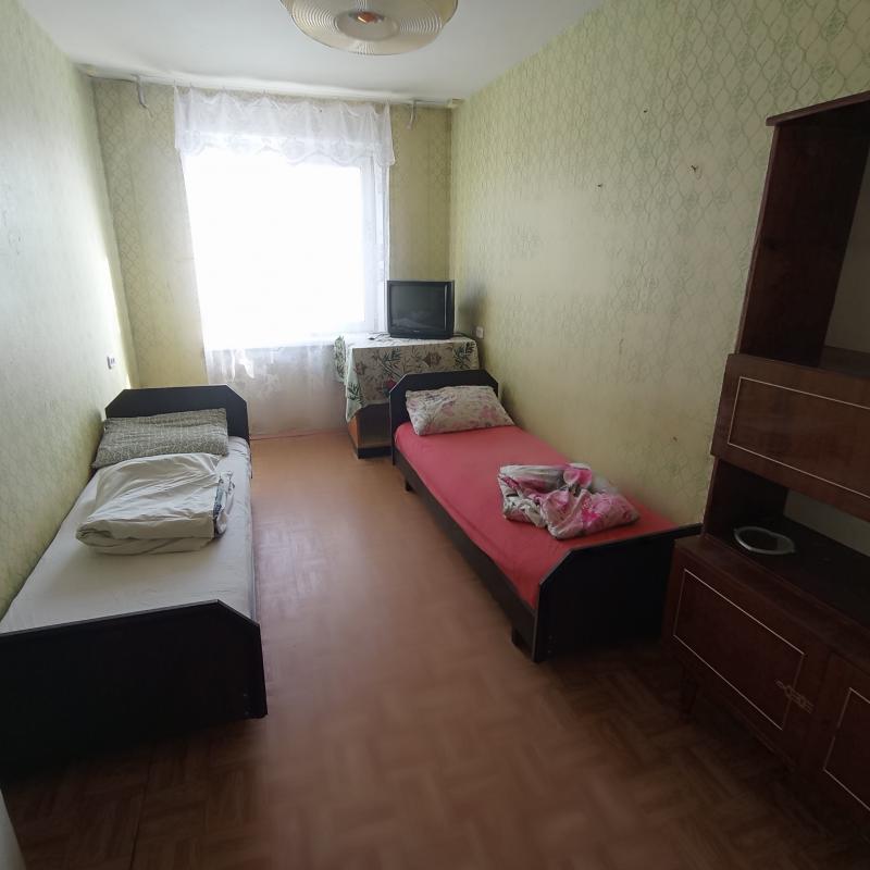 Продаётся просторная четырёхкомнатная квартира площадью 61.6 квадратных метров на третьем этаже пяти - Новотроицк