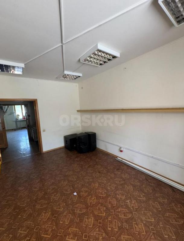 Сдам в аренду Встроенное помещение площадью 100 кв м в Центре на пересечении ул. - Орск