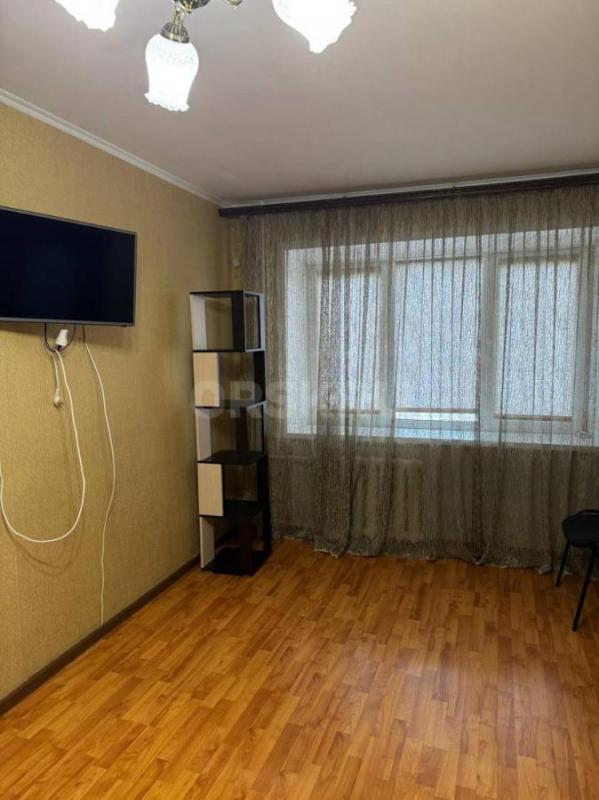 Сдам на длительный срок 2-х комнатную квартиру на втором этаже на пл. - Орск