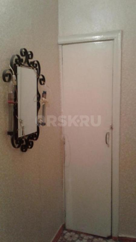 Сдам однокомнатную квартиру на втором этаже с застекленным балконом по пр. - Орск