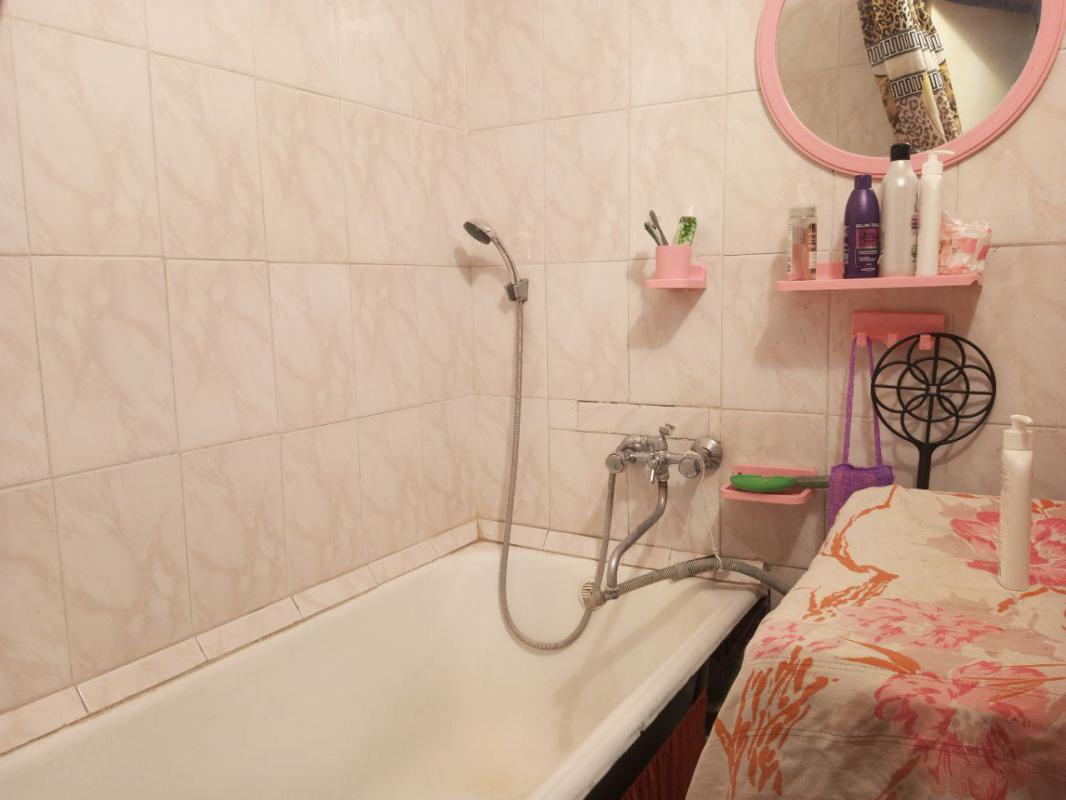 Продается двухкомнатная квартира по адресу г. - Новотроицк