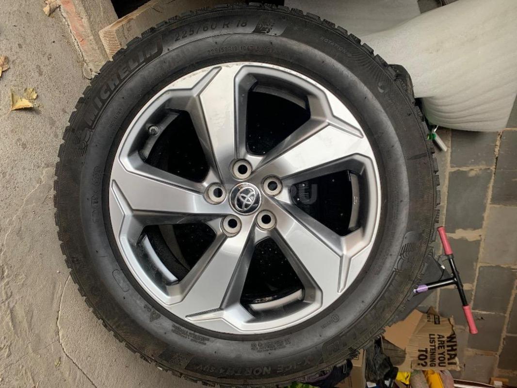 Продам комплект колес зима+ лето 225/60/18 Тойота рав4 - Новоорск