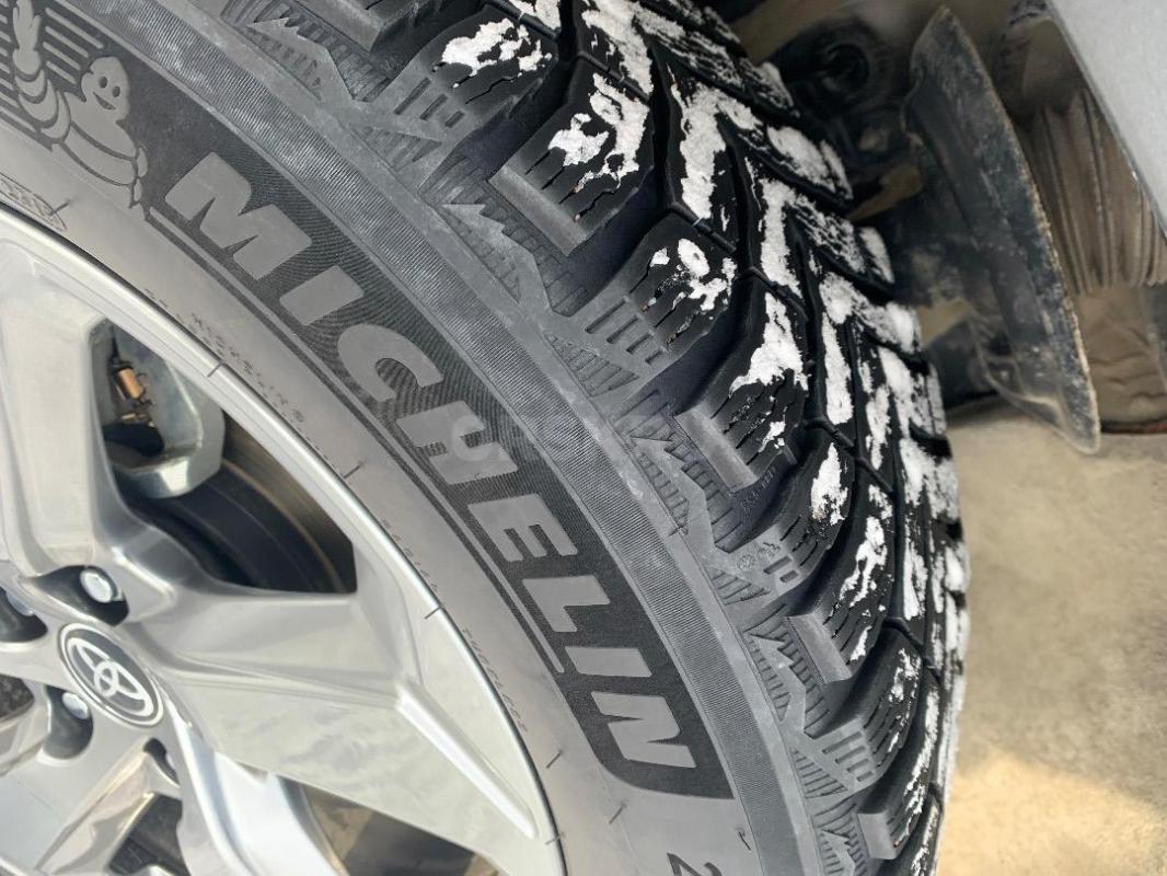 Продам комплект колес зима+ лето 225/60/18 Тойота рав4 - Новоорск