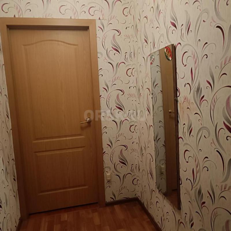 Продам 2 х комн квартиру  240 кв на 3 этаже 5 этажного дома, комнаты раздельные, тепловая, чистая, б - Орск