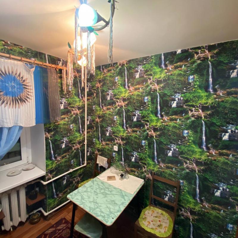 Продается очень теплая и тихая квартира в кирпичном доме,после свежего косметического ремонта, стены - Новотроицк