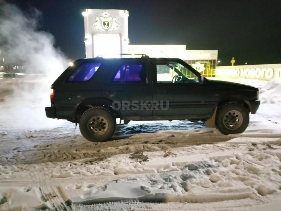 Продам настоящий внедорожник рамник Opel Frontera A, полный привод, документы все на руках,двигатель - Орск