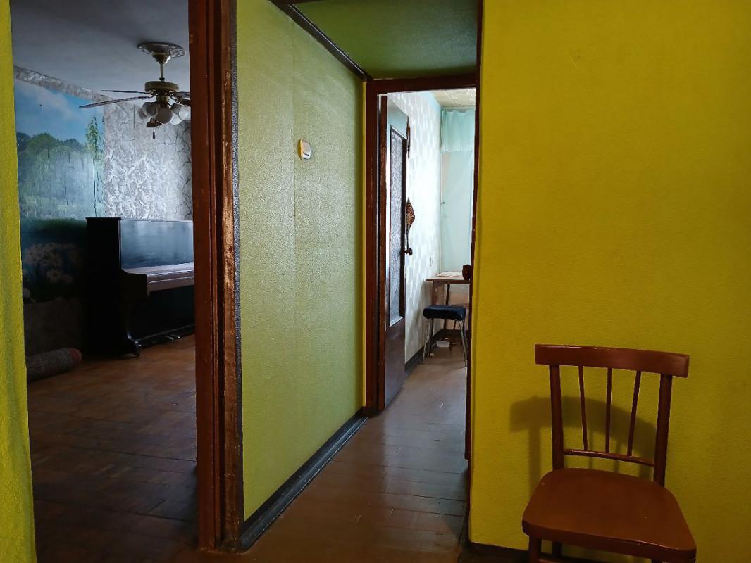 Продается трехкомнатная квартира с раздельными ходами  по адресу г. - Новотроицк