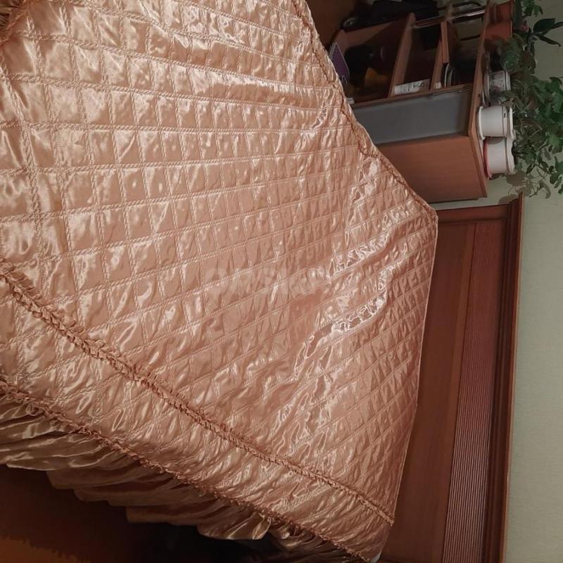 Продам спальный гарнитур 4 предмета (шкаф, кровать,прикроватные тумбочки) 35т.руб., горку под ТВ 250 - Орск