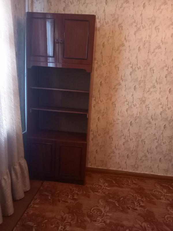 Отдам даром мебель б/у: шифоньер,  трельяж, журнальный столик, шкафы (плательные, кухонные, сервант) - Новотроицк