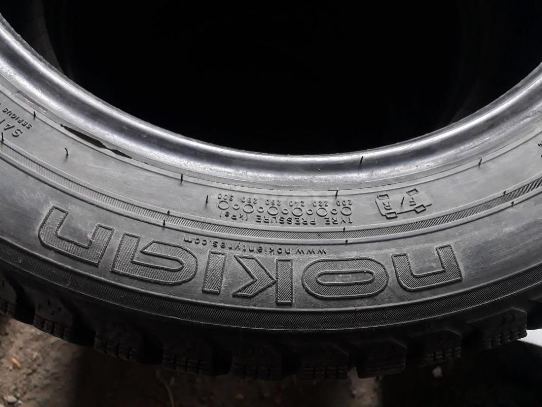Комплект зимних шин Nokian 205/55 R16 , протектор живой, шипов нету, порезов нету, цена за комплект - Орск