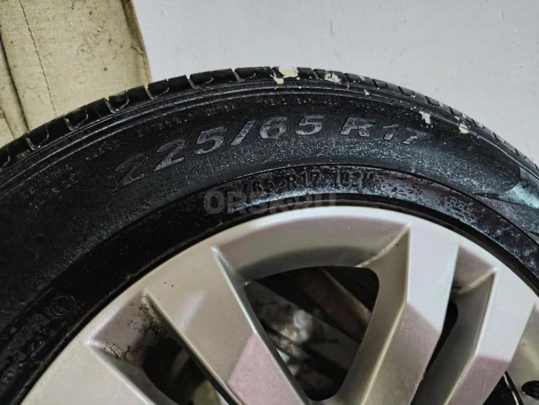 Продам комплект колес на литых оригинальных дисках R17. - Орск