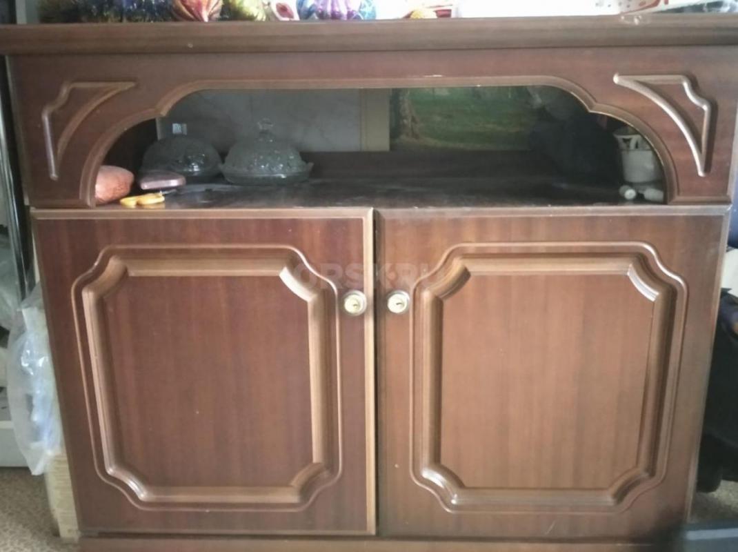 офисное кресло за 700 руб., большую тумбу-секретер за 3000руб, угловой диван , вотл. сост., раскладн - Орск