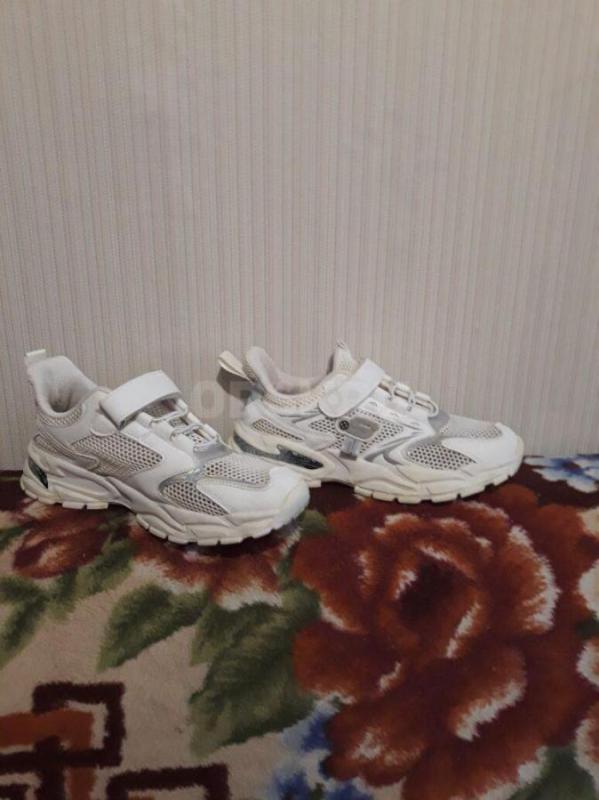 Кроссовки ( первые и вторые по стельке 24,5 см, третьи по стельке 26 см, ) в отличном состоянии по 3 - Орск
