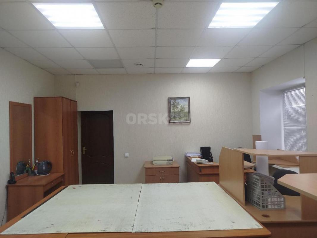 Сдаются офисные помещения на 1-2 этаже двухэтажного здания в центре города по адресу: г. - Орск