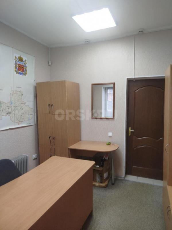 Сдаются офисные помещения на 1-2 этаже двухэтажного здания в центре города по адресу: г. - Орск