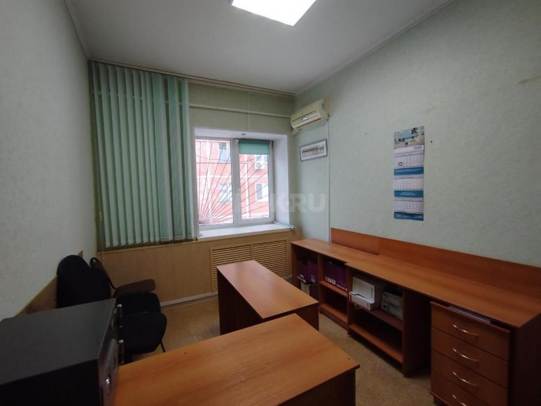 Сдаются офисные помещения на 1-2 этаже двухэтажного здания в центре города по адресу: г. - Орск