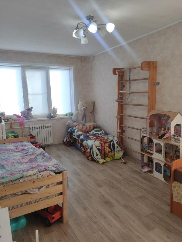 Продаётся уютная трехкомнатная квартира общей площадью 61.3 квадратных метра, расположенная на треть - Новотроицк